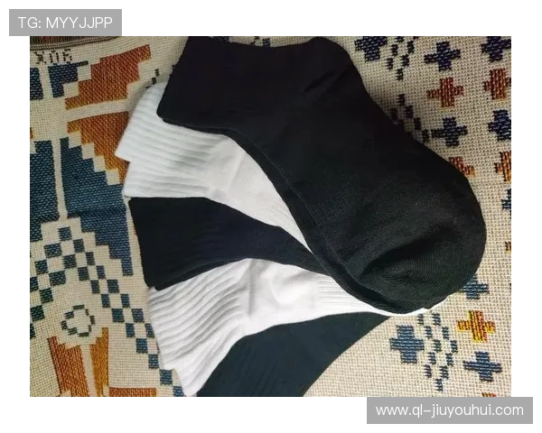 黑色中筒袜儿童男童足球训练舒适透气装备耐磨运动必备单品佳